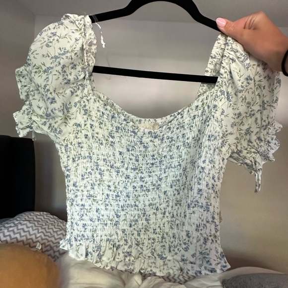 Super cute altered state floral top size small! Great for summer and spring - Picture 2 of 3